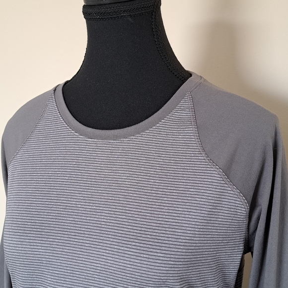 Columbia Active Top Women's Medium Grey Stripes Long Sleeved Tee - Picture 6 of 12